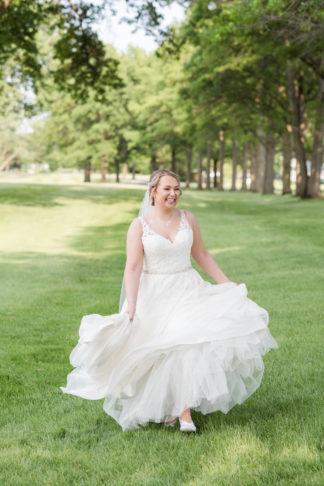 Wedding at Worthington Hills Country Club, Worthington, Ohio Sweet Williams Photography is a wedding and portrait photographer based in Nashville, Tennessee.