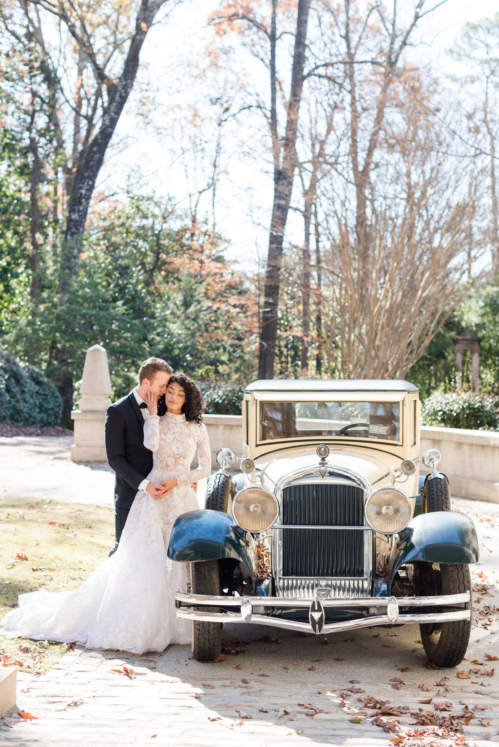 Rebecca Musayev is a Nashville wedding photographer who embraces southern traditions and modern luxury. Creating a tailored experience rooted in legacy for refined couples.