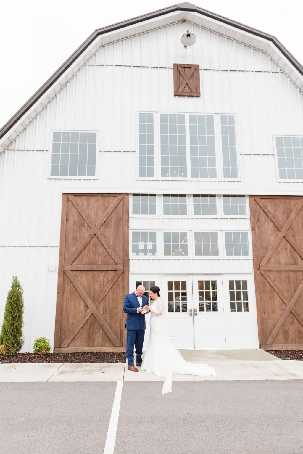 Fall Wedding at The Chapel in Gallatin, Tennessee, Rebecca Musayev Photography is a wedding photographer serving the Nashville, Tennessee area and destination locations.